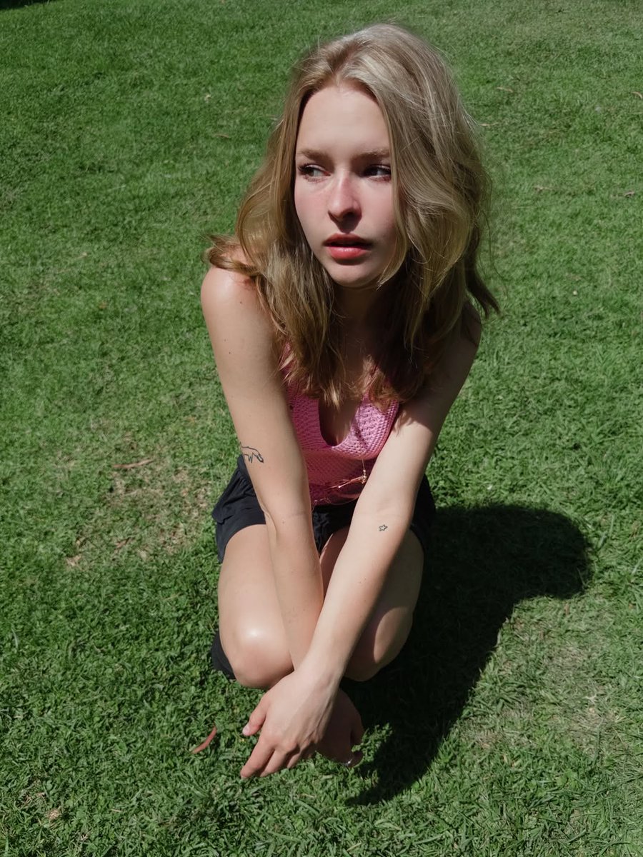 bee 🐝 tweet media