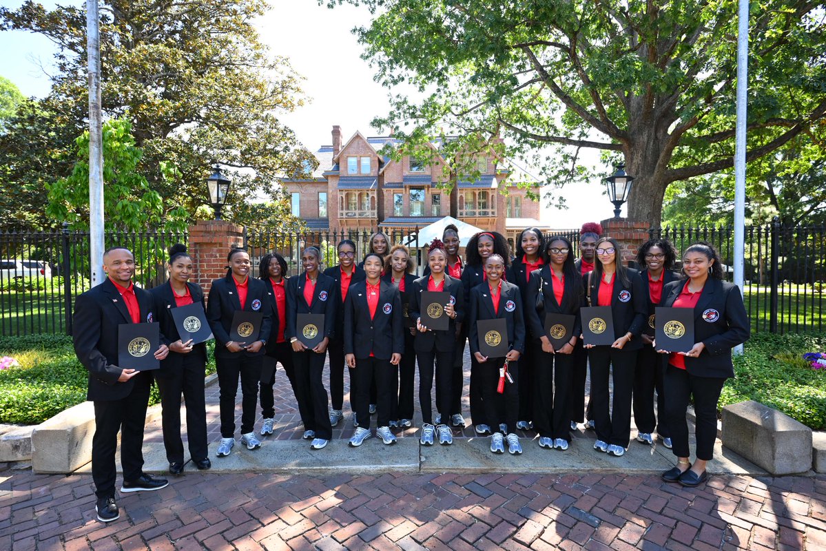 WSSURAMS's tweet image. #WSSUAthletics | Celebrating the Lady Rams on a statewide stage.

Recognized by @NC_Governor at the N.C. Executive Mansion, this moment reflects the pride and impact they carry on behalf of WSSU.

#WSSU | #WeAreRising | #WeAreWinston | #LadyRams