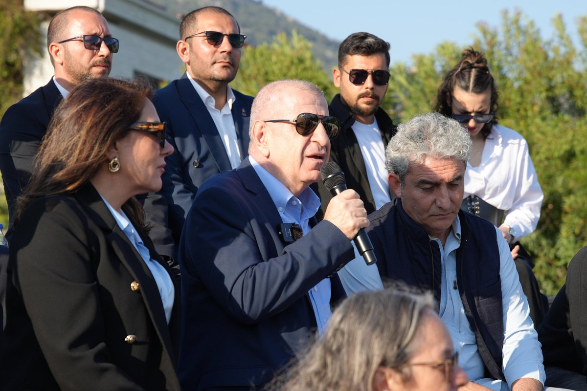 Bugün Muğla Marmaris'te, Dalaman'da, Göcek ve Fethiye'de bizleri yalnız bırakmayan, Zafer Partisi'ni sevgi ile kucaklayan tüm vatandaşlarımıza teşekkür ediyorum.