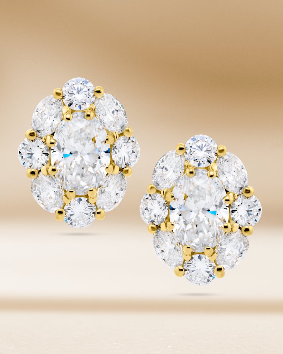 Dazzle in diamonds with our timeless stud earrings! These stunning certified oval diamonds, encircled by round and oval diamonds, are handcrafted in 18K yellow gold. (Style 2366-047)
.
.
.
#jbstar #jewelsbystar #highendjewelry #naturaldiamonds #aprilbirthstone