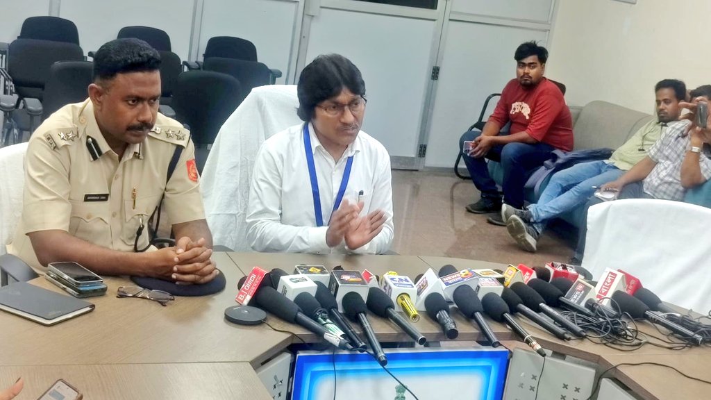 IMedinipur's tweet photo. An election-related press meet  for the WBLA Election 2026 has been organised today at 5.30pm in the SWAN Room of DM Office, Nimtouri, Tamluk, Purba Medinipur.
DM &amp; DEO , Purba Medinipur &amp; SP Purba  Medinipur addressed the media.
#CEOWB
#ecisveep
#ECI https://t.co/wdrTi7xvK3