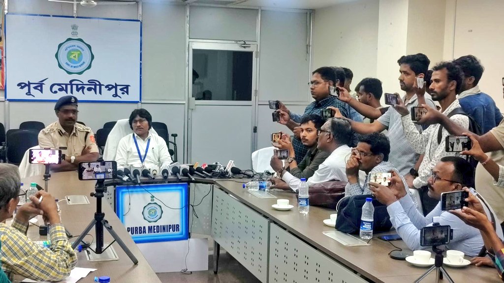 IMedinipur's tweet photo. An election-related press meet  for the WBLA Election 2026 has been organised today at 5.30pm in the SWAN Room of DM Office, Nimtouri, Tamluk, Purba Medinipur.
DM &amp; DEO , Purba Medinipur &amp; SP Purba  Medinipur addressed the media.
#CEOWB
#ecisveep
#ECI https://t.co/wdrTi7xvK3