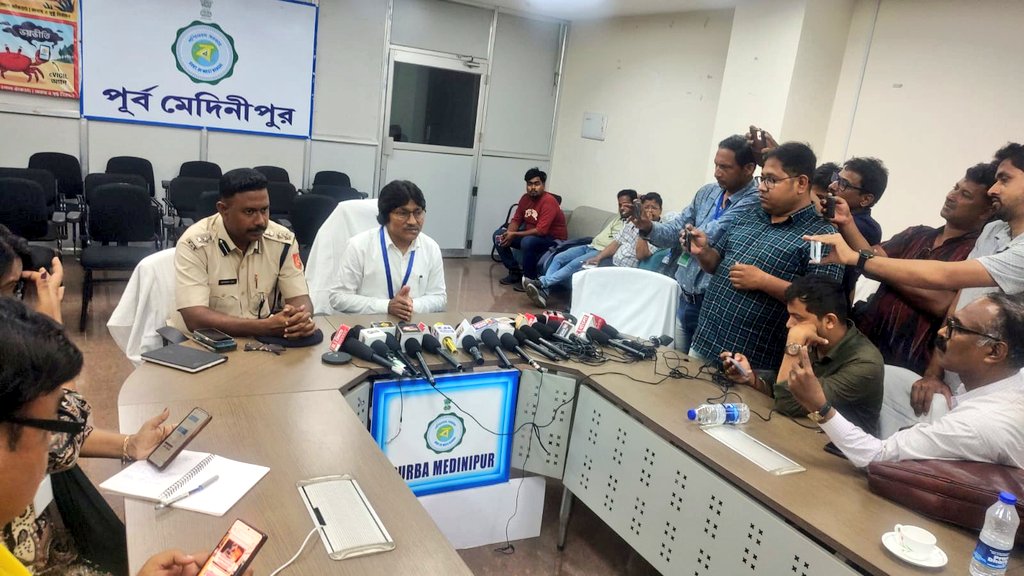 IMedinipur's tweet photo. An election-related press meet  for the WBLA Election 2026 has been organised today at 5.30pm in the SWAN Room of DM Office, Nimtouri, Tamluk, Purba Medinipur.
DM &amp; DEO , Purba Medinipur &amp; SP Purba  Medinipur addressed the media.
#CEOWB
#ecisveep
#ECI https://t.co/wdrTi7xvK3