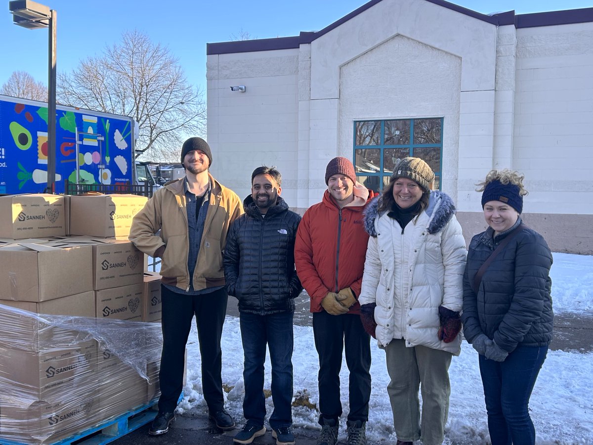 Sannehfdn's tweet image. Next group hangout idea: volunteer with us! 💙

Bring your friends, enjoy the good vibes, and make a real impact.

Sign up at the link in our bio!

#Volunteer #GiveBack #SannehFoundation