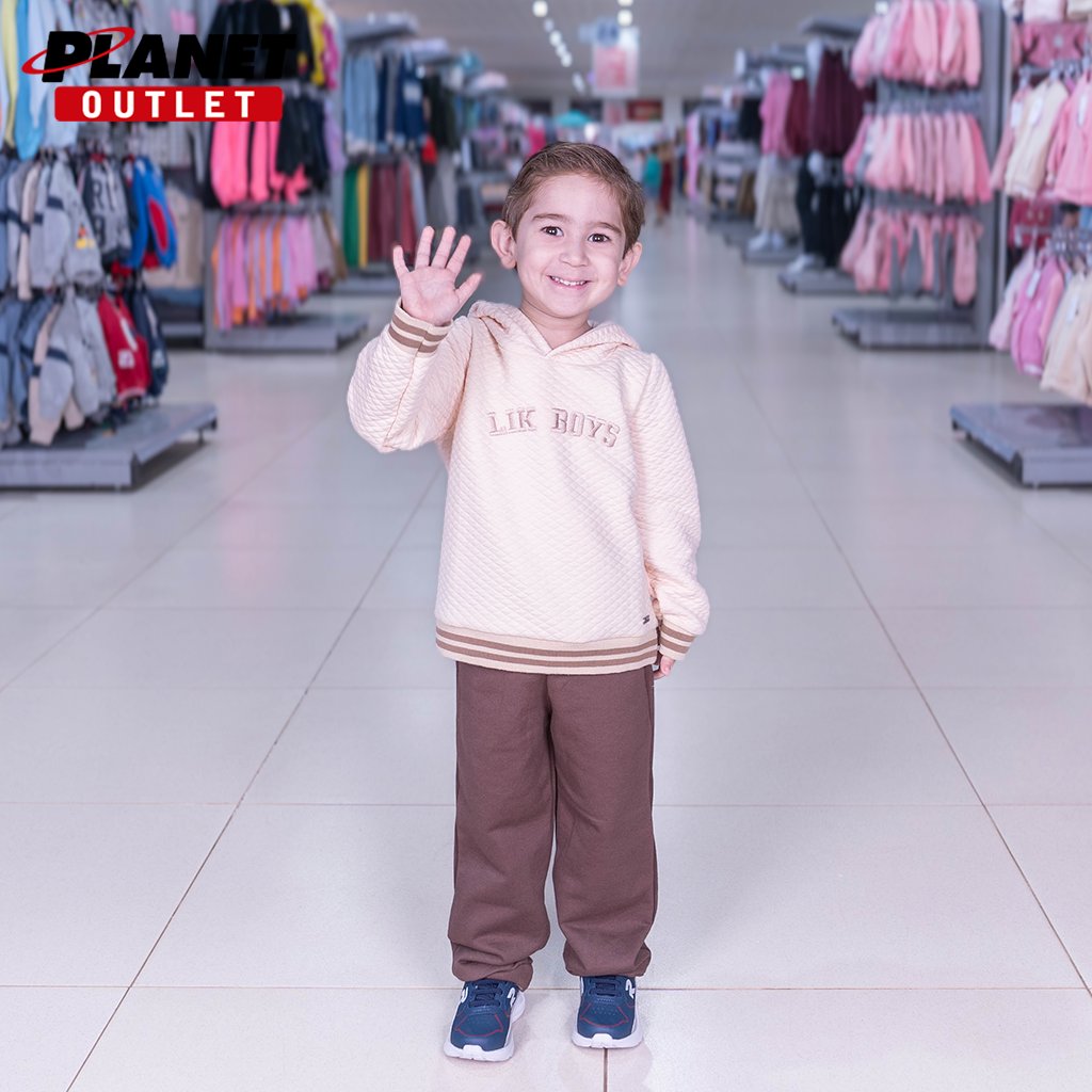 Descubrí nuestra colección de ropitas infantiles, pensadas para acompañar cada etapa con comodidad, calidad y mucho estilo. Prendas suaves, prácticas y llenas de encanto, ideales para el día a día o para ocasiones especiales.