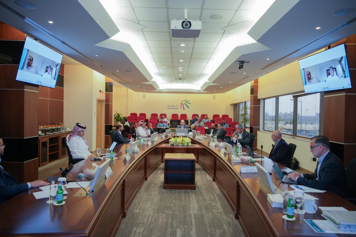 PetroRabighCo's tweet photo. برئاسة رئيس مجلس إدارة بترورابغ، المهندس إبراهيم البوعينين، عُقد اجتماع مجلس الإدارة لمتابعة مسيرة التحول وتعزيز الأولويات الاستراتيجية، بما يدعم استدامة الأعمال ويرسخ جاهزية الشركة لاغتنام فرص المرحلة المقبلة. #بترورابغ https://t.co/aRvoG1zCc6