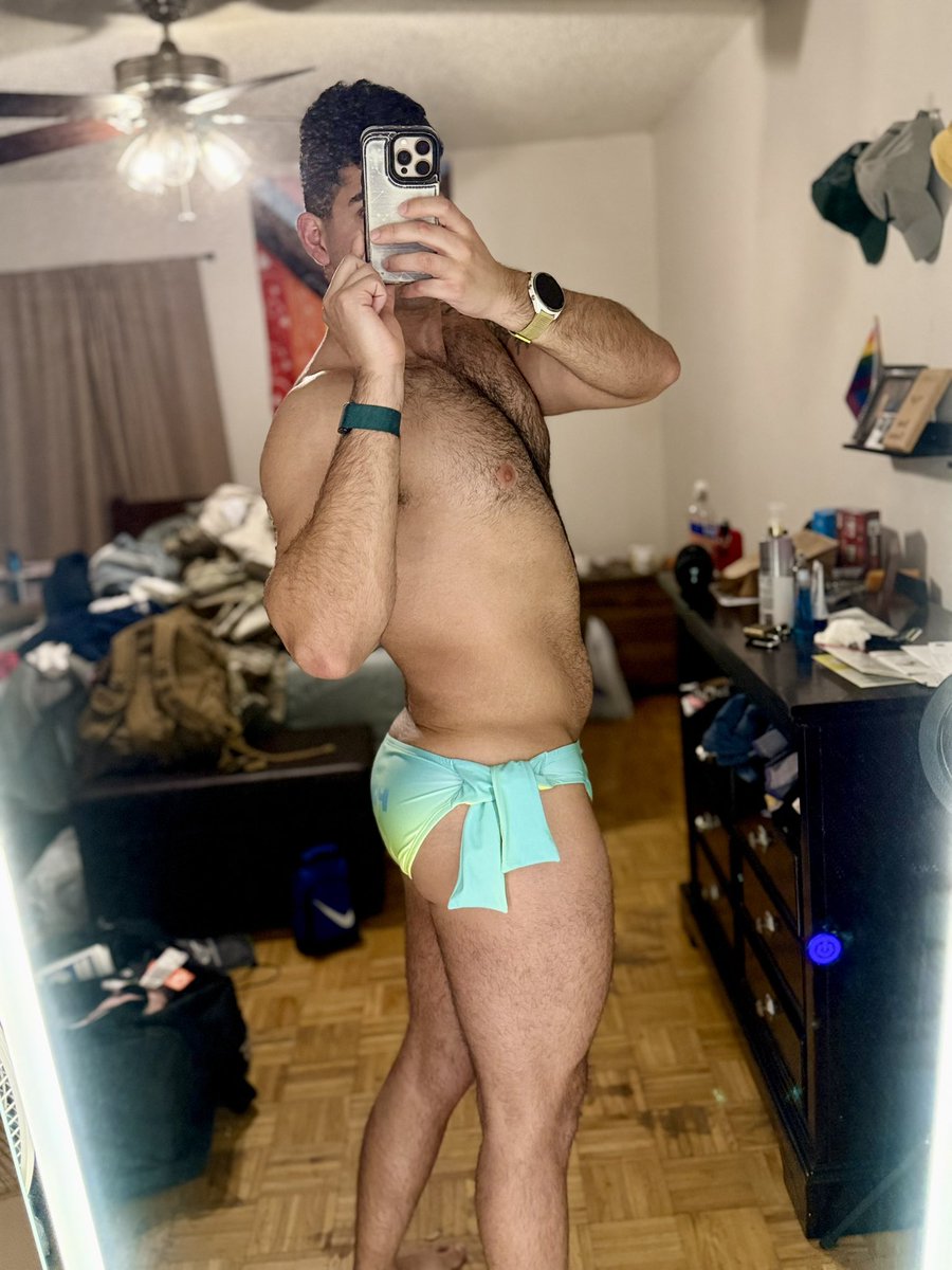 JayKahnD's tweet photo. Buying swimsuits for EDC, and the way neither of them fit 😑 https://t.co/FytpqiRIQc