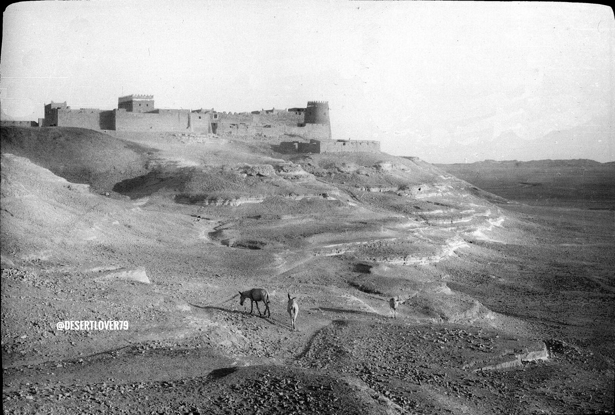 قلعة الشيخ سلمان بن احمد الفاتح ( قلعة الرفاع ) أعلى وادي الحنينية في دولة البحرين ١٩٢٤ م