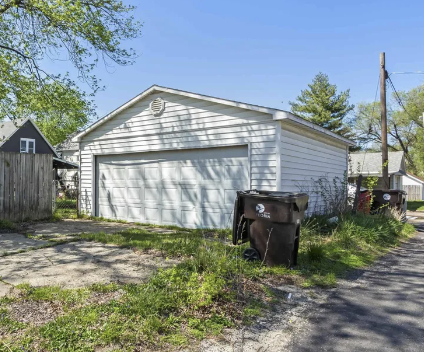 oldhouseunder50's tweet image. $59,900. This clean and #affordable #Illinois #home with  easy access to walking trails, beautiful gardens. oldhousesunder50k.com/c-1920-three-b…