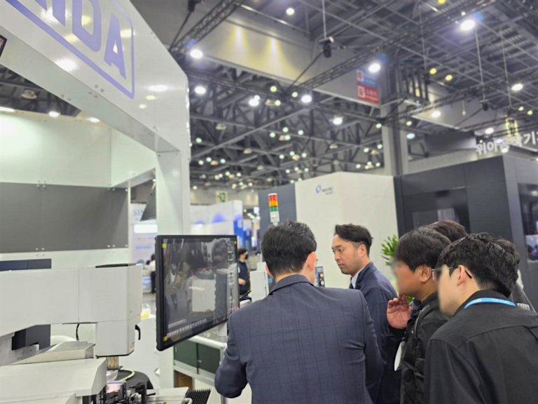 WaidaAmerica's tweet image. Our WAIDA global team exhibited at SIMTOS 2026 in South Korea 🇰🇷

SPG-XV live demos drew strong interest in digital grinding tech.

Excited to bring these insights to our customers in the Americas.

#waida #SIMTOS