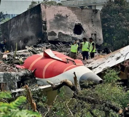 shorts_91's tweet image. Indian man who lost family in 2025 Air India crash faces UK deportation after humanitarian plea is rejected.

Read more on, shorts91.com/content-detail… 

#IndianMan #AirIndiaCrash #UK #Deportation