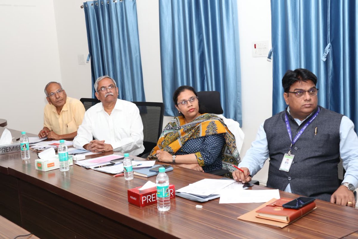 Collector_MBNR's tweet photo. జిల్లా కలెక్టర్ శ్రీమతి ఖుష్బూ గుప్తా IAS గారు నేడు డీసీసీబీ (DCCB) కాన్ఫరెన్స్ హాల్లో బ్యాంకు సీఈఓ ఎంపికకు సంబంధించిన ప్రక్రియలో పాల్గొన్నారు #DCCB #Mahabubnagar https://t.co/LBwC7YOpkE
