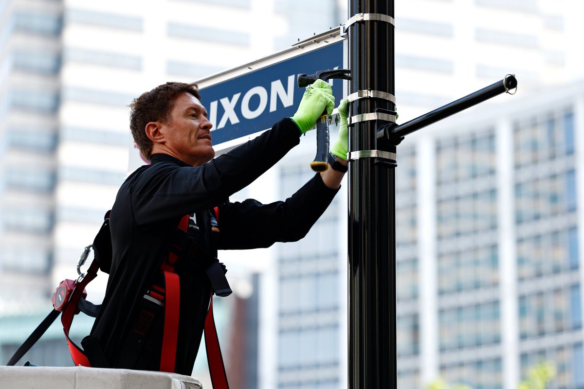 IMS's tweet image. It's beginning to look a lot like May 🚧

@CGRTeams drivers and @ArrowMcLaren's Christian Lundgaard joined @IndyDPW to kick  off #Indy500 street sign installations in @IndyDT!

#INDYCAR | #IsItMayYet?