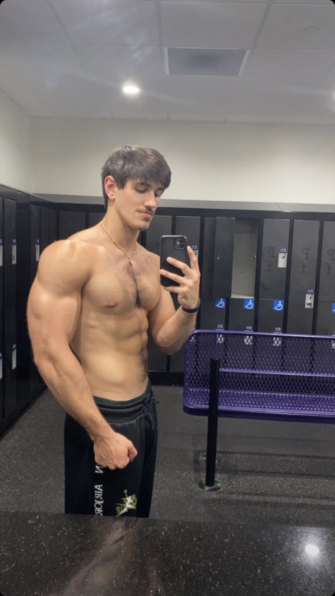 idk how some of yall are straight because I LOVEEEEE MENNN