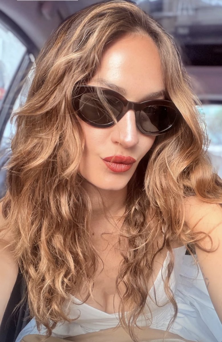 LaFalsita'RegnaSovrana tweet media