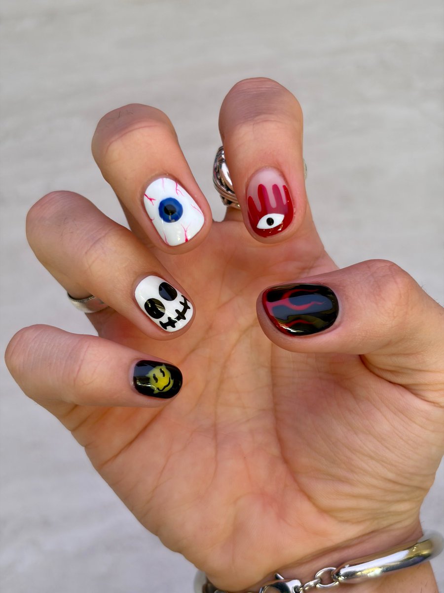 sillycelinee's tweet image. am i weird for immediately noticing #it… gulps