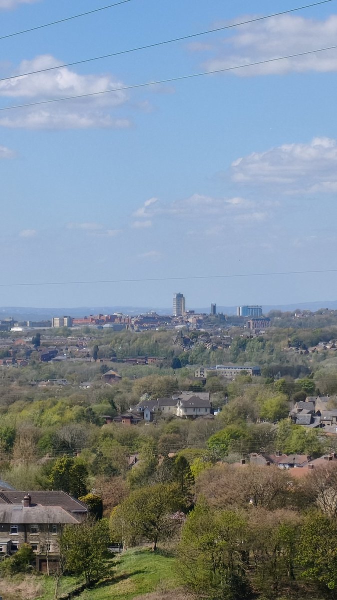 ShaunFarrelly's tweet image. Walking from Oldham to Saddleworth, taking in former railway lines, fields, hills, canals and the skylines of Manchester and Oldham

#Walk #Saddleworth #Oldham #CountrysideWalk
