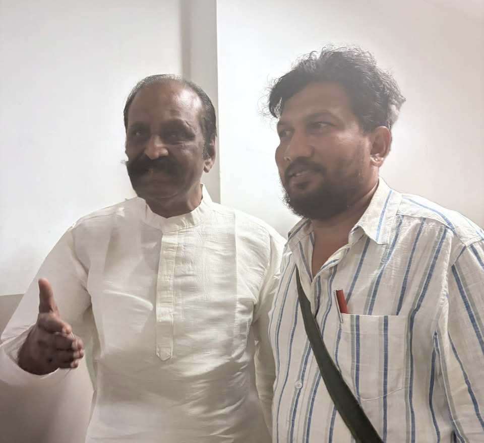 BakyarajDirect4's tweet photo. ஆளுமை கொண்ட கலைஞர் தோழர் திரு வைரமுத்து அவர்கள் சந்திப்பு மகிழ்ச்சியான தருணம் https://t.co/WcPXvGnx00