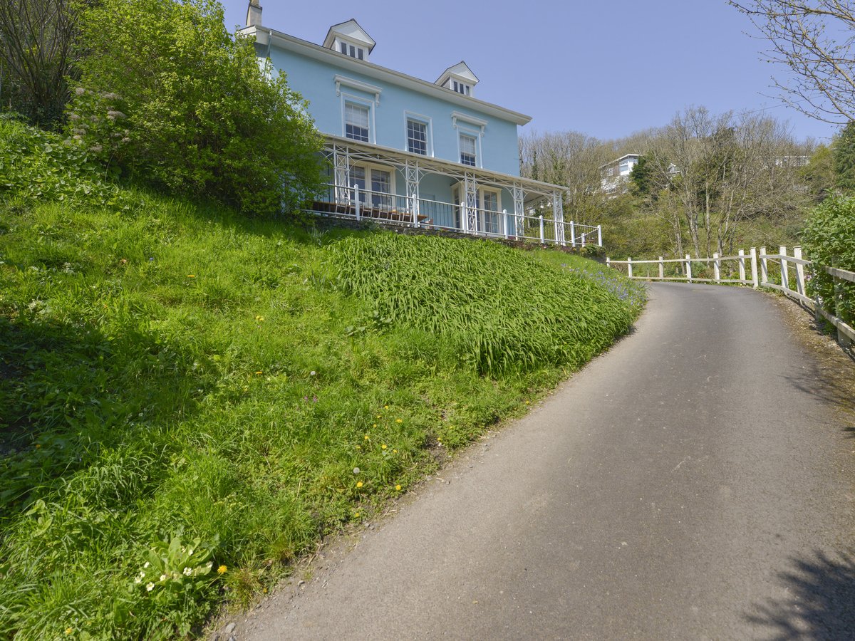 scateringcouk's tweet image. This handsome Georgian Grade II listed three-storey house is situated in the Devon riverside town of Dartmouth and can sleep 13 people in six bedrooms.

🐾 Dog friendly
📍 Dartmouth, Devon

selfcatering.co.uk/england/devon/…

#Dartmouth #Devon #DogFriendly #HolidayCottage #SelfCatering