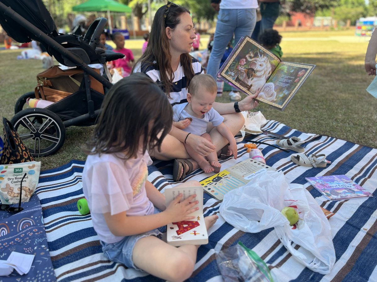 _learnalittle's tweet photo. Literacy on the Lawn was the perfect way to wrap up the Week of the Young Child! With literacy books, Kona Ice, music, &amp; the French Toast Company food truck, it was a joyful celebration. Parents, along with Pre-K &amp; Kinder stud, seemed to truly enjoy this special moment together. https://t.co/XMeUKJBE6P