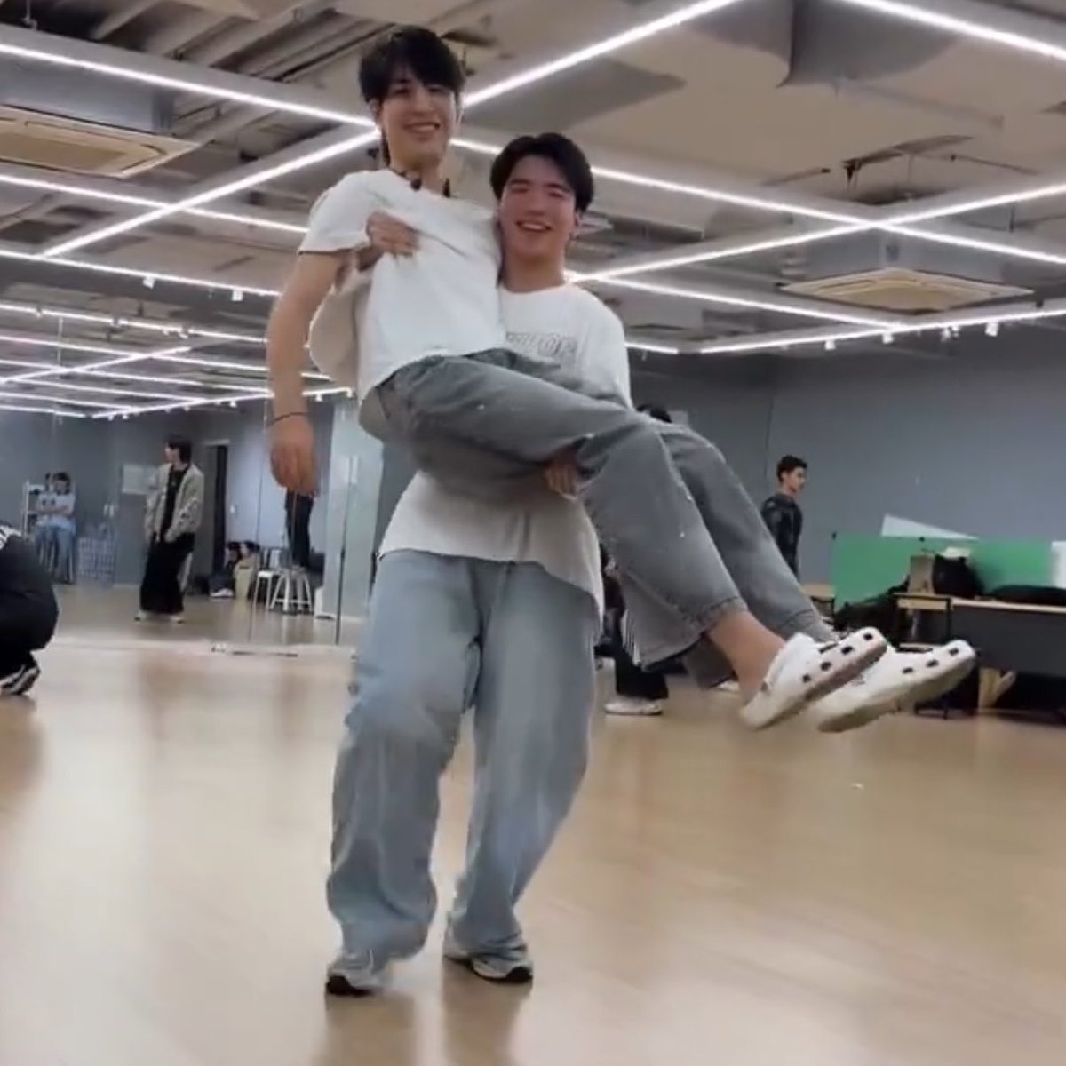 lym0n10 ft.แป๋วคนสวย tweet media