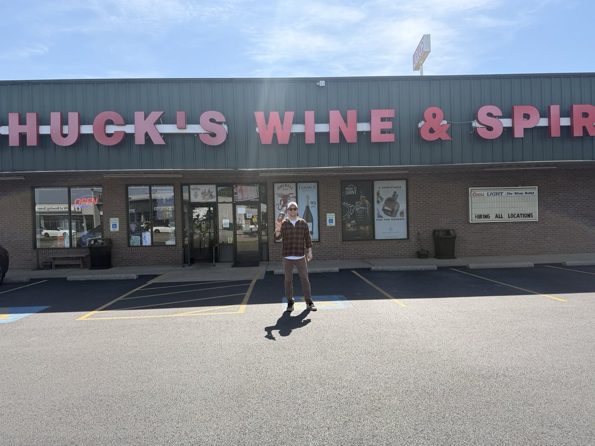 tylerbooner's tweet image. Here we gooo more Homegrown Boone's Bourbon slingin in Bowling Green, KY 🥃 

drinkboonesbourbon.com

#boonesbourbon #bourbon #whiskey #whisky #bowlinggreen