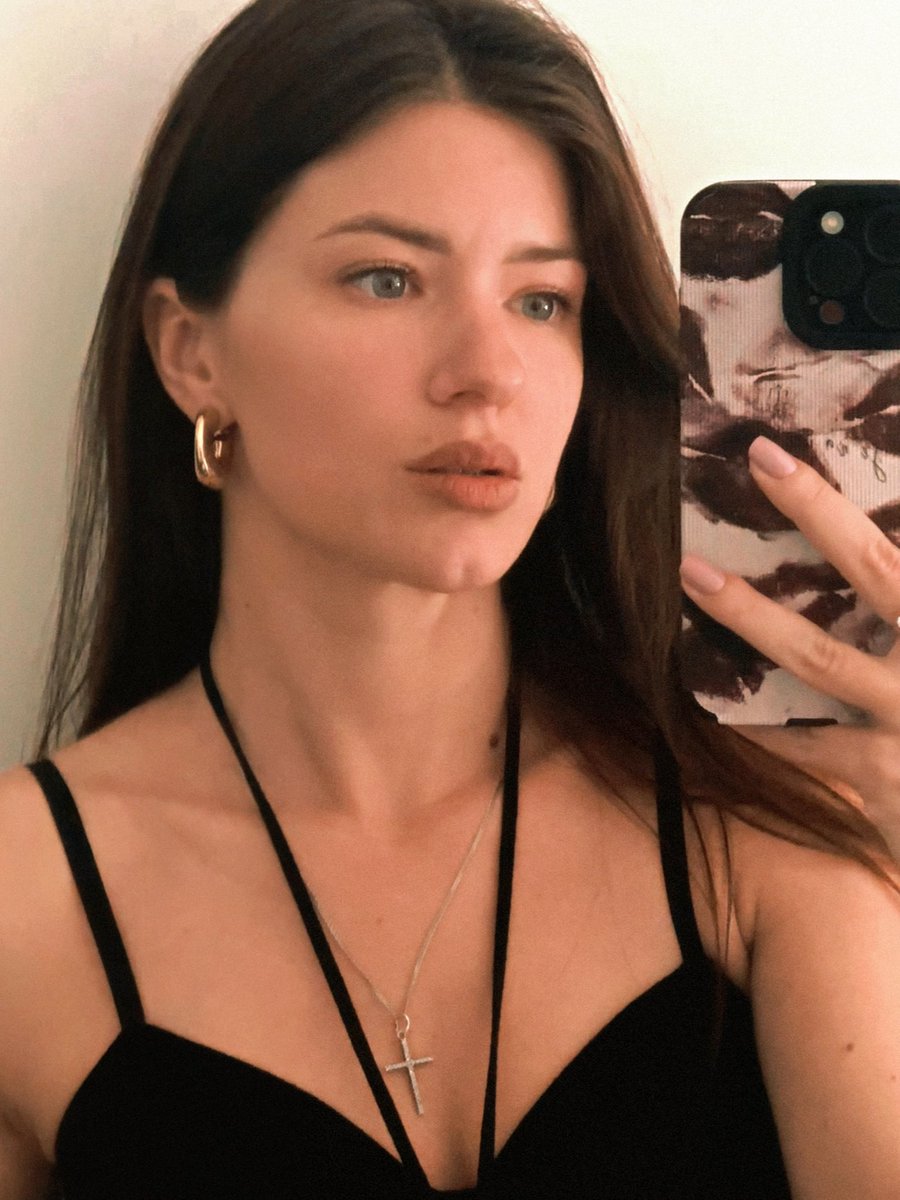 YuliaRem tweet media