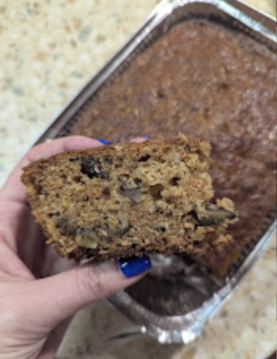 Жінка з чорним, як земля, волоссям tweet media