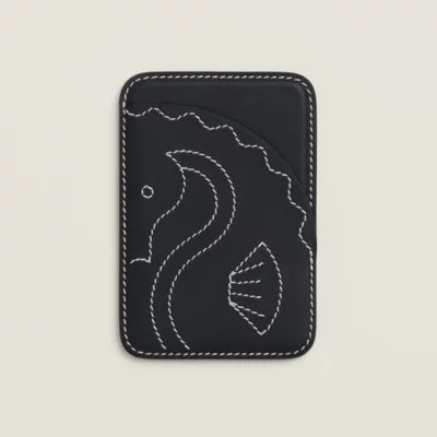 hermes_newone's tweet image. 【Hermès 新着】
カードケース 《MagSafe》 エマン “タツノオトシゴ”
¥125,400
プレミア度: ★☆☆☆☆ 通常

hermes.com/jp/ja/product/…

#エルメス #Hermes