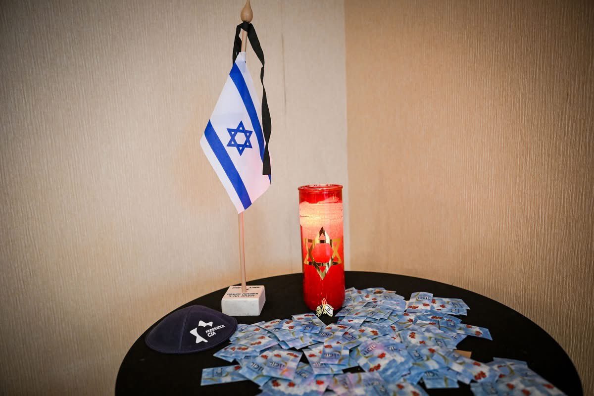 Hier soir, le Consulat d’Israël a eu l’honneur de commémorer Yom HaZikaron en partenariat avec la <a href="/FederationCJA/">Federation CJA</a> . Aux côtés des membres de la communauté, nous nous sommes réunis dans un esprit de recueillement afin d’honorer la mémoire des soldats tombés pour l’État d’Israël