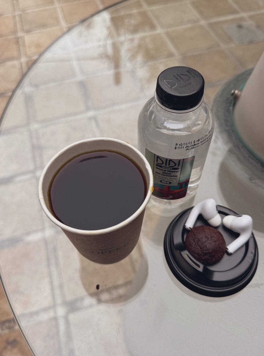 آقا، می‌خوایم بریم یه قهوه بخوریم یا نگرانیم همایون از کونمون عکس بگیره، یا ایرانیان خارج از کشور به کونشون بر بخوره، این چه وضعشه؟!