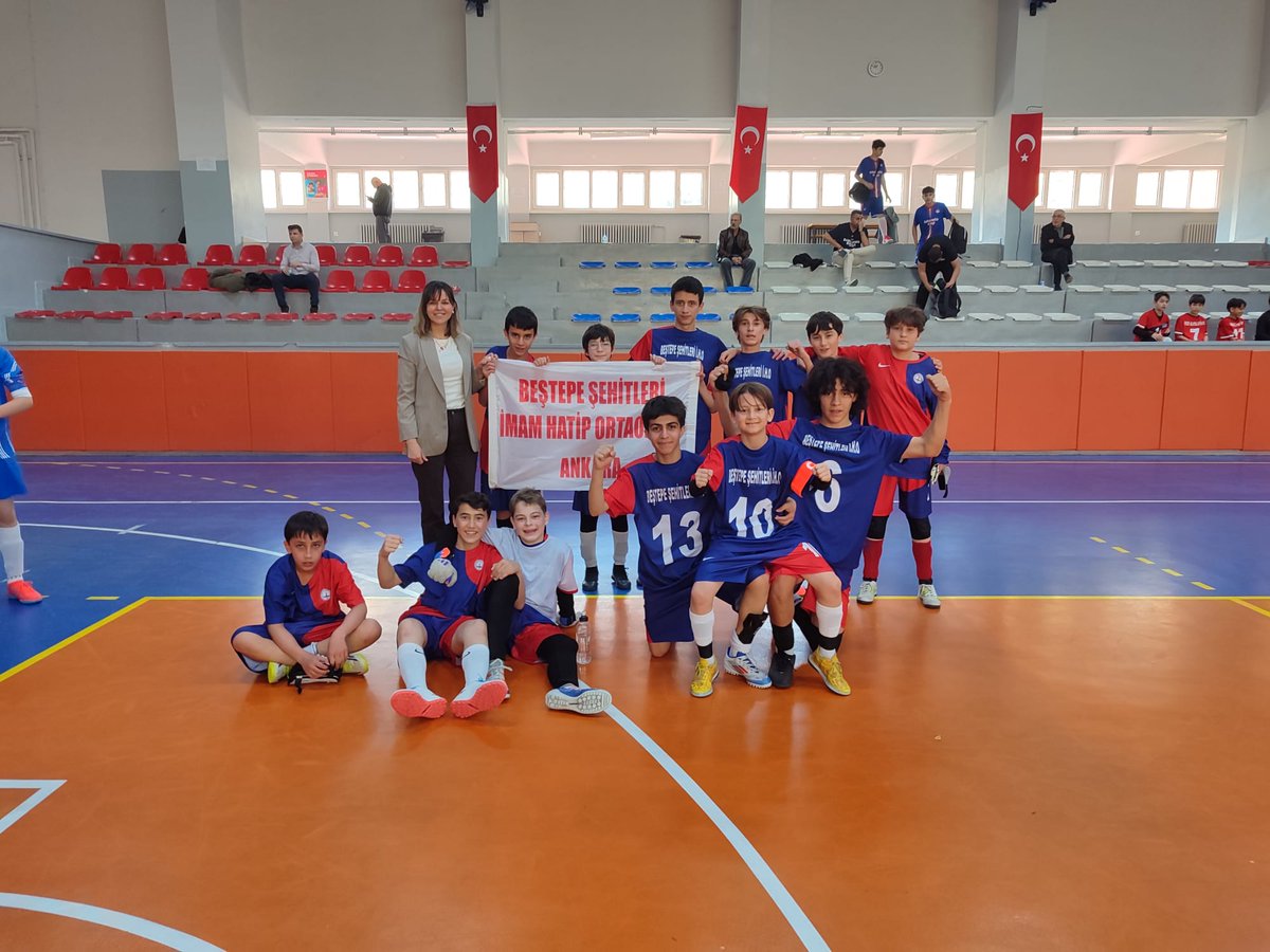BestepeO's tweet photo. Durdurulamıyoruz! Çukurambar Doğa Koleji’ni 5-1 gibi net bir skorla geçerek adımız�� yarı finale yazdırdık. Kupayı garantilemenin gururuyla artık tek hedefimiz şampiyonluk! Sahada devleşen tüm oyuncularımızı yürekten kutluyoruz. 🥳🏆" https://t.co/u8XCskNb0q