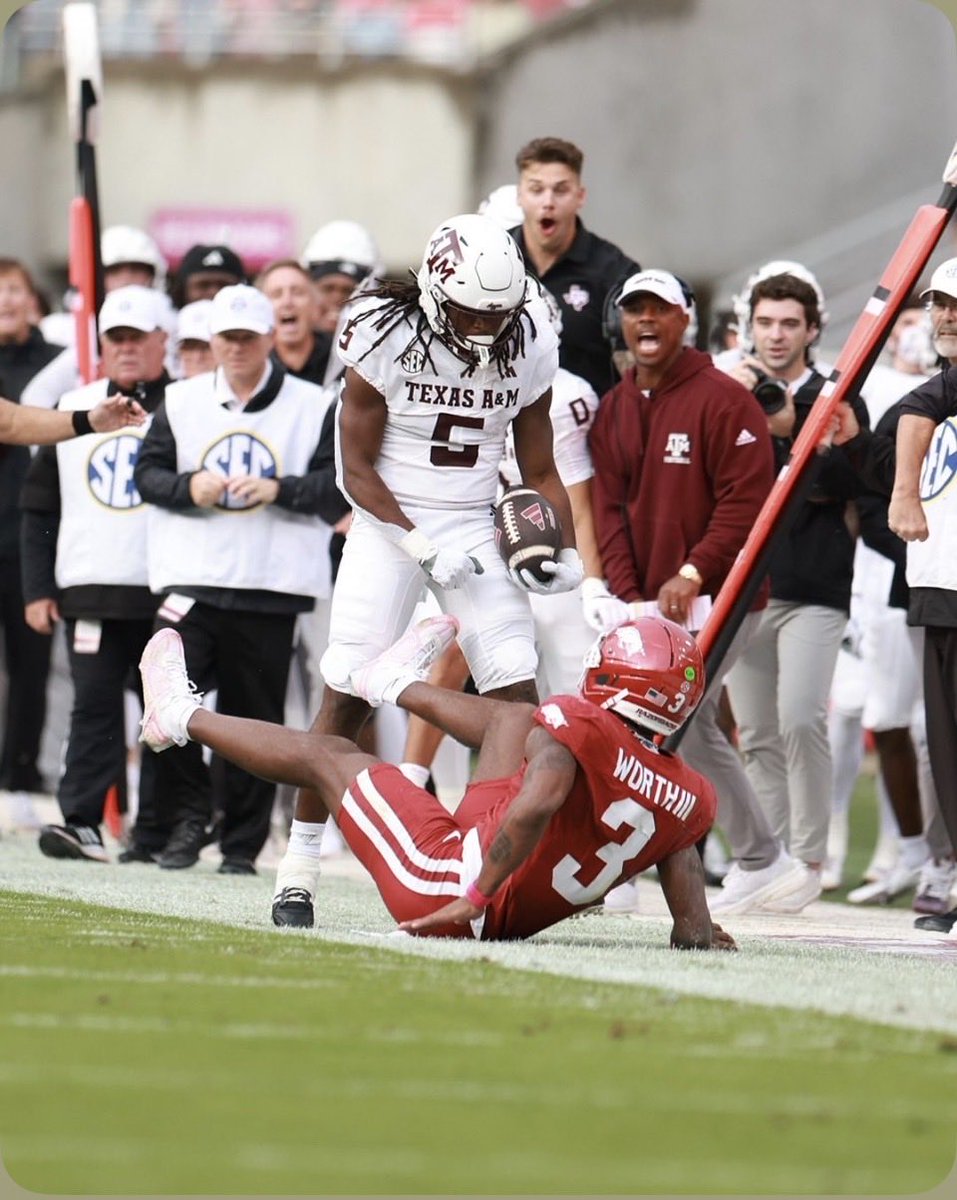 Lelandw31's tweet image. EXTREMELY BLESSED TO RECEIVE MY FIRST SEC OFFER FROM TEXAS A&amp;amp;M!!!!!! #agtg 
@MrKevin_Barnes 
@CoachGatorTKO 
@RecruitGeorgia 
@DekalbRecruits 
@LHS_Bulldog1