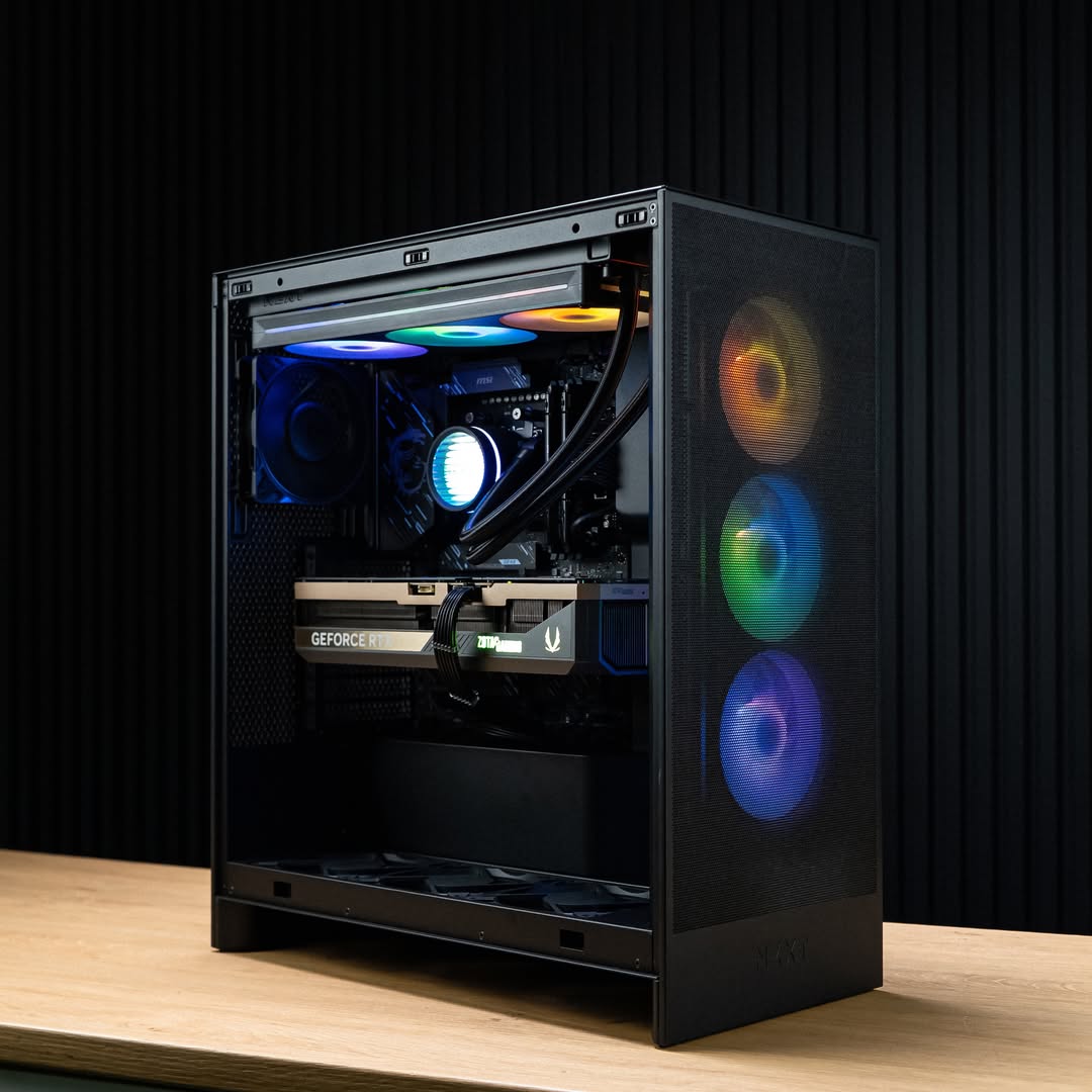 ZOTAC_USA's tweet image. Your secret weapon 🕵️‍♂️⚔️ that lets your work and play at your best🏆💪, ZOTAC GAMING GeForce RTX 5090 SOLID OC.🚀⚡

📷 IG: emarque.co

#RTX5090 #RTX50 #SOLID #OC #GamingPC #PCBuild #Tech #GPU #PCHardware #PCComponents