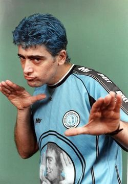 ¿Rodrigo estampado en el frente de una camiseta? Ya está inventado. Sigan participando.