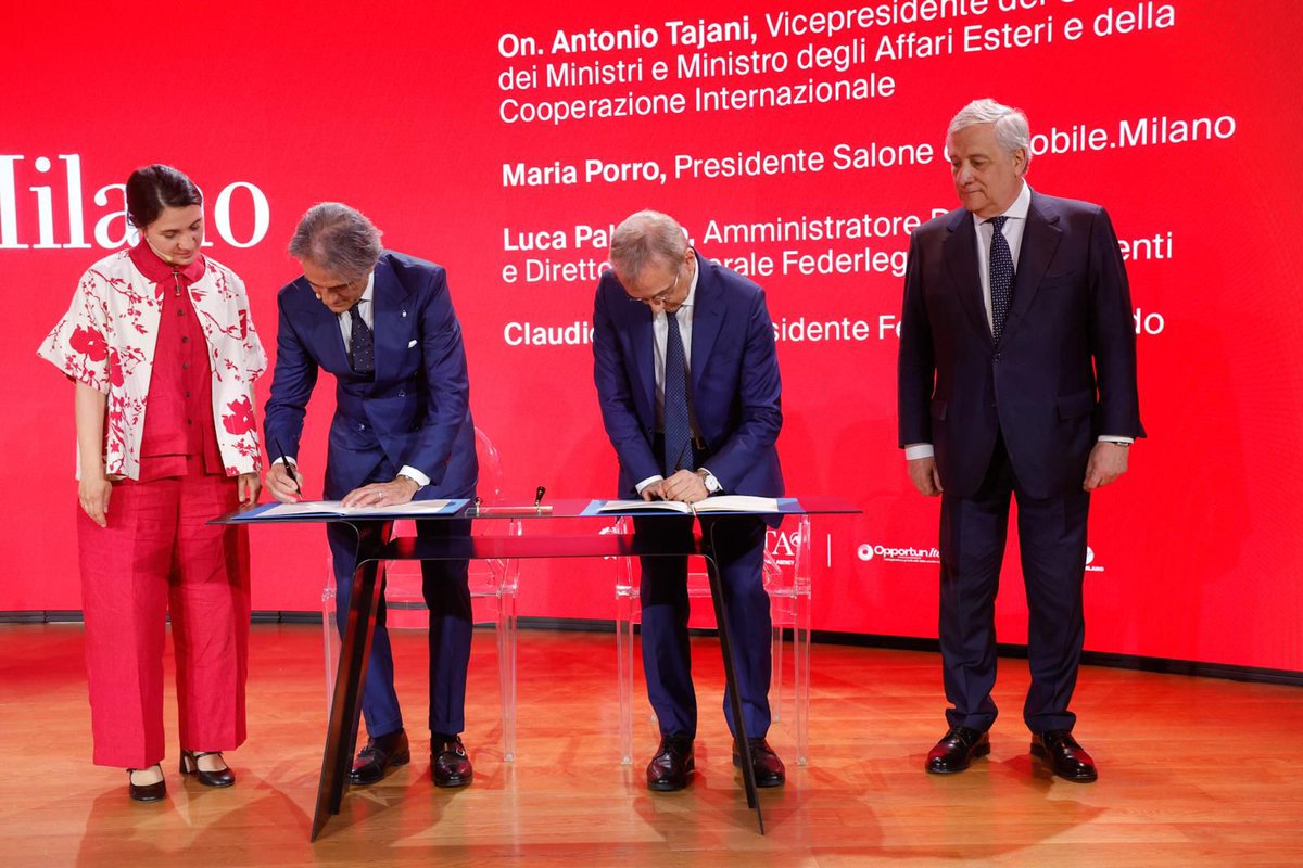 MauroBattocchi's tweet image. Firmato al Salone Mobile MI accordo con FederlegnoArredo per promuovere il #design italiano nel mondo
Settore da 18 mld export, con rete diplomatica attiva con Roadshow e  Giornata Design

Oltre 300 buyer portati al Salone da ITA nel 2026

#diplomaziadellacrescita #MadeinItaly