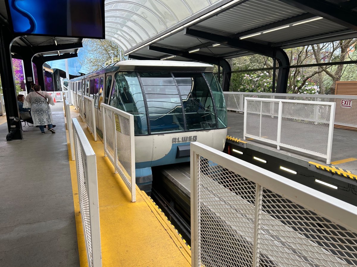 MarkWerling5's tweet image. Sharing more favorites of Seattle.

The Alweg monorail line was built for the World’s Fair.

Alweg later did work for Disney World.  #Monorail #Seattle
