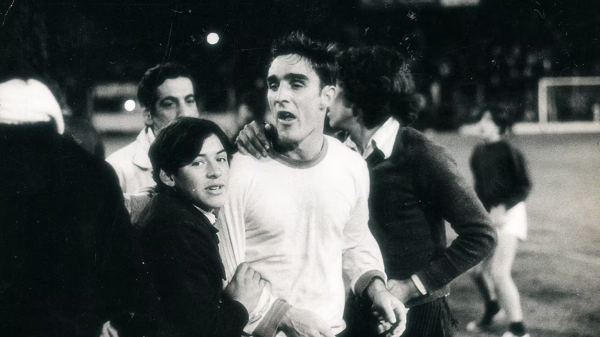 ZonaMegaDigital's tweet photo. @Libertadores Recuerda con pelos y señales al eterno e inolvidable Padre Basurco, el sacerdote goleador que dejó su nombre en la competición vistiendo la camiseta de Barcelona SC.
https://t.co/lFYB56FMog
Publicado hace una hora https://t.co/gBycN2aIz4