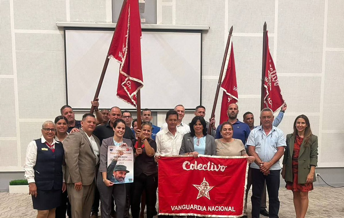 #Matanzas, se entrega la bandera  de Vanguardia Nacional por sus resultados en el 2025, a los hoteles
Meliá Las Américas, Meliá Varadero, Sol Palmeras, Brisas del Caribe y Royalton Hicacos. 
#MatancerosEnVictoria
<a href="/DiazCanelB/">Miguel Díaz-Canel Bermúdez</a> 
<a href="/DrRobertoMOjeda/">Dr. Roberto Morales Ojeda</a> 
<a href="/Manu/">Manu</a>