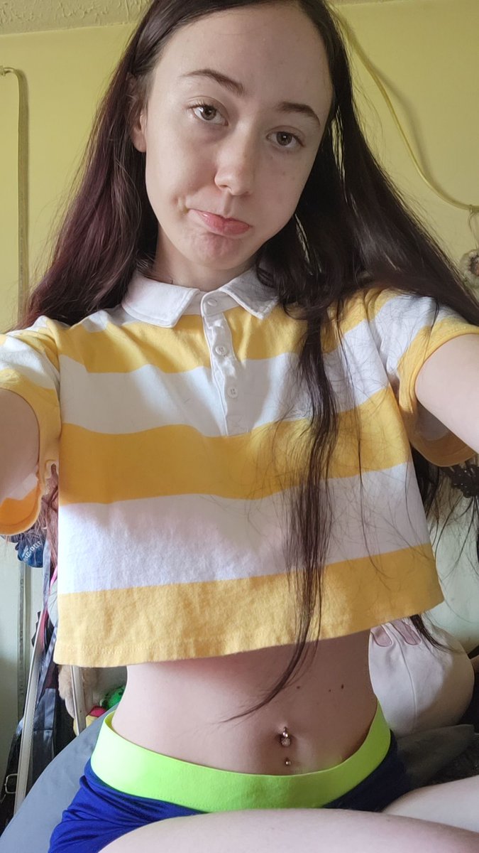 fl0werfxiry's tweet photo. Looking at old pictures from where I thought I looked bigger than I was snd wanting to kms. Even my face is bloated now https://t.co/PV7J9k8gom