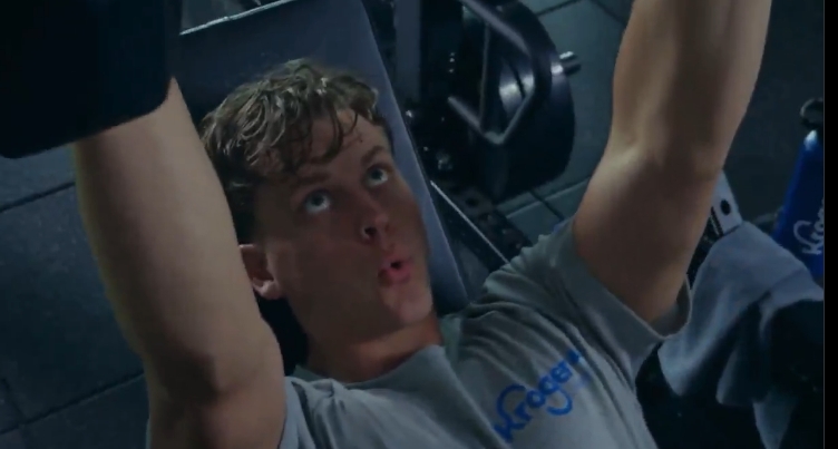 Jennife45487237's tweet image. Joe Burrow with Kroger Health!! #Bengals #RuleTheJungle #WhoDey