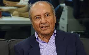 oprendes1's tweet photo. Qué poca repercusión, difusión, etc. tiene la cifra que va a cobrar Eduardo Menem como jubilación. 41 millones de pesos y además 1.500 millones de pesos de retroactivo. Yo cobro la mínima. Asco me da https://t.co/4FwLpq56R5