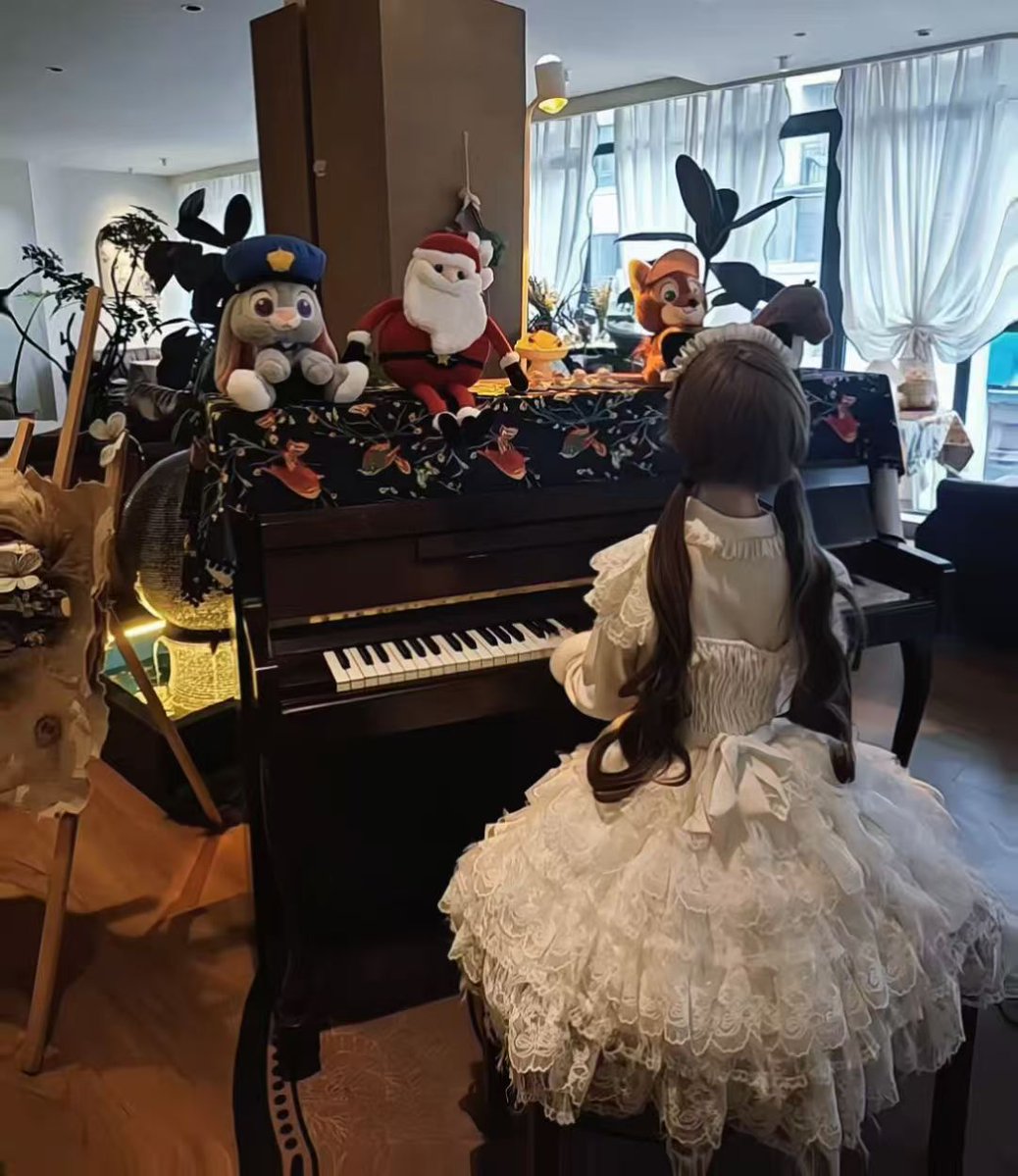 charlotte tweet media