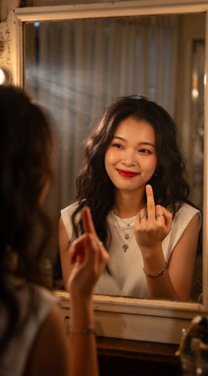 MissApril tweet media