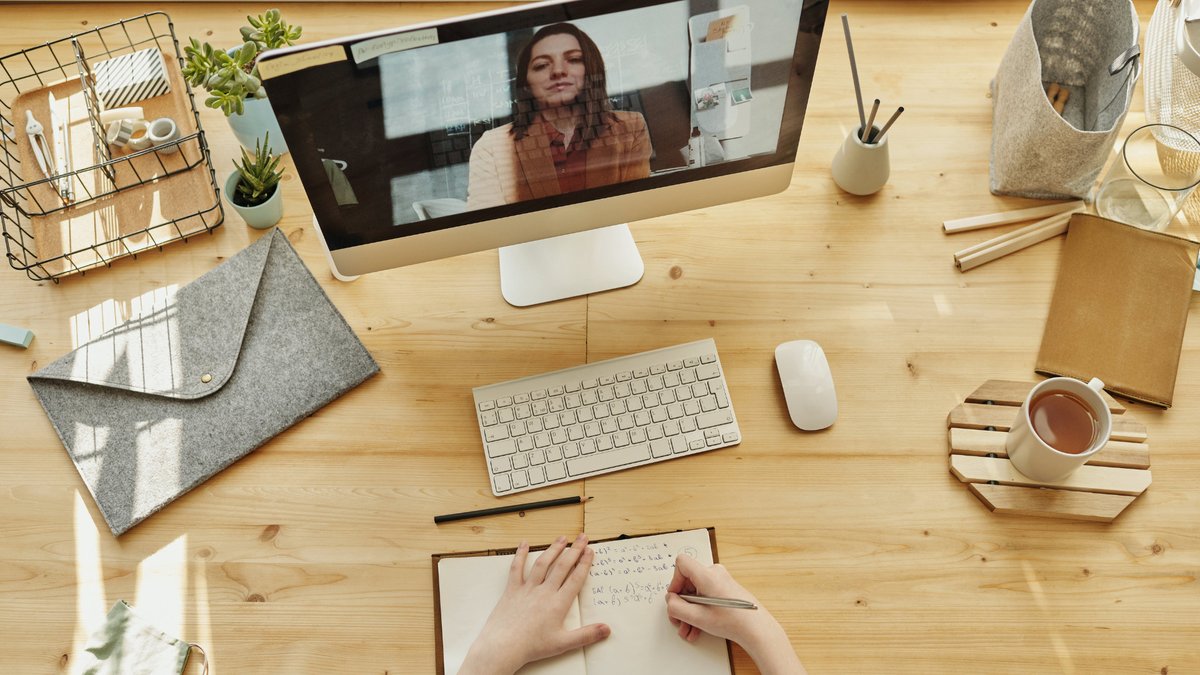 ListProducer's tweet image. What is it about the videos you watch while scrolling social media that makes you stop and watch?

Find out TV host, chef, and author Nikki Dinki's top tips for generating buzzworthy videos here: bit.ly/3H5XeUL

#author #chef #buzzworthy #contentcreation #video