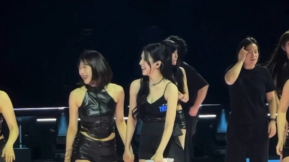 minapolized's tweet photo. I'm convinced this is Mina's favourite part of the concert https://t.co/wiRYwIGHDU