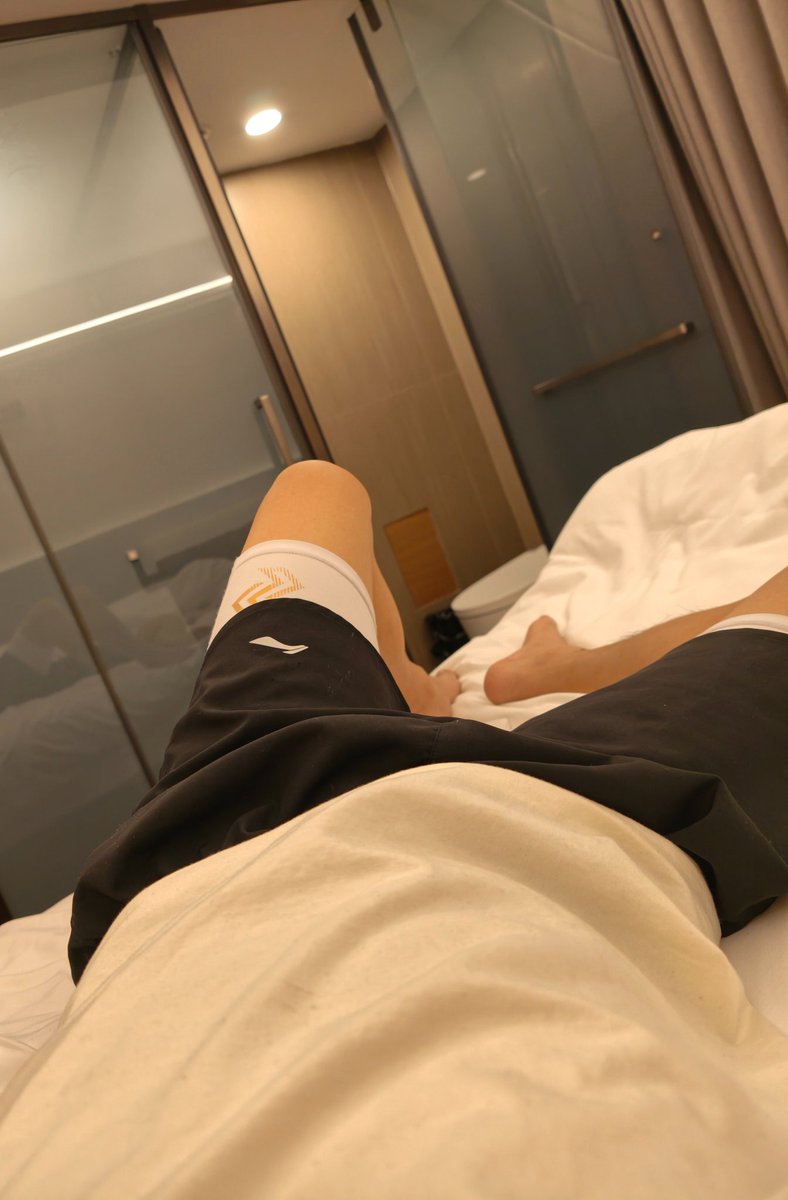 Jack71868113's tweet photo. 看看腿#男大 #top #男人的腿 #腿控 #酒店系列 #大包 #体育生 #180 #1 #0 #gay https://t.co/9bjGkwEeGX