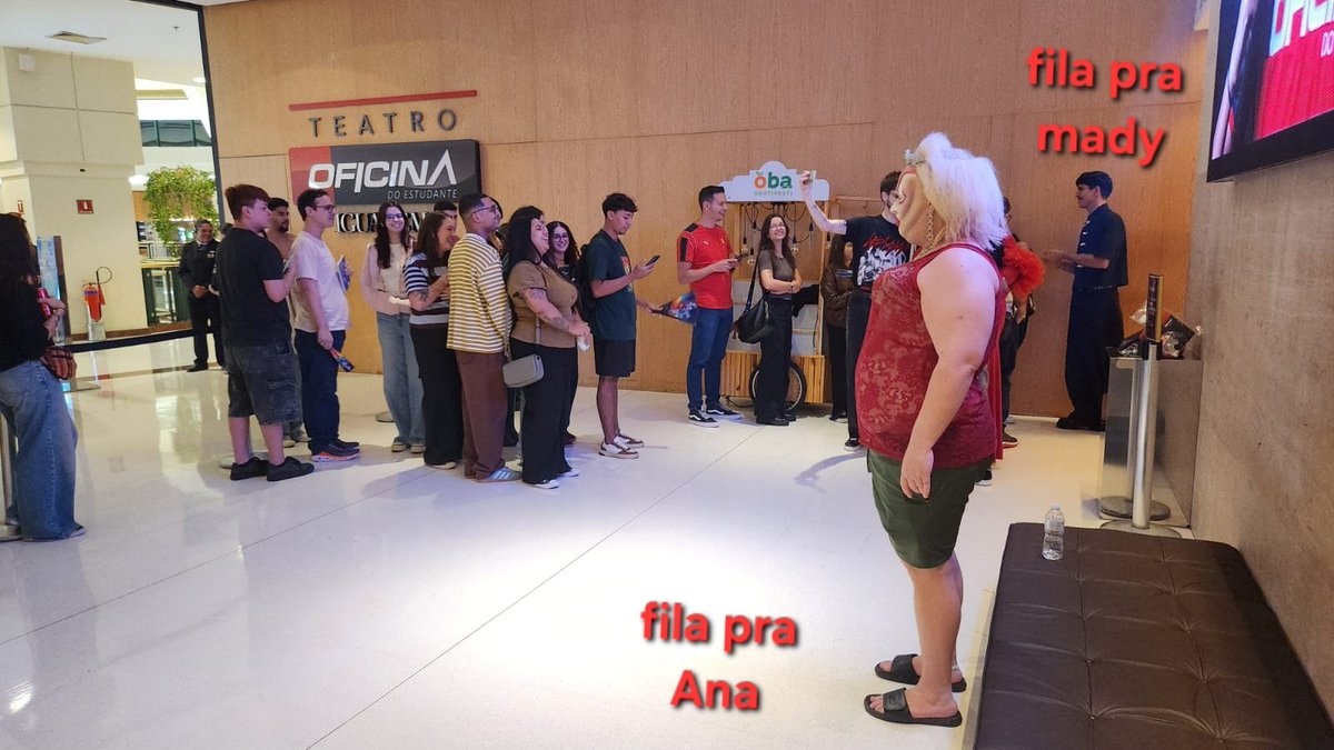 Até quando vamos ver imagens como essa sendo normalizadas no Brasil? É de cortar o coração. Nossa menina nao merece isso.