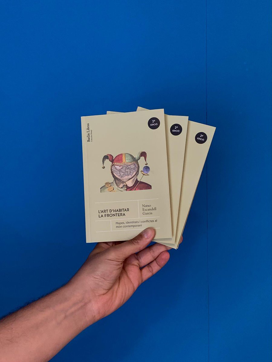 natxoescandell's tweet photo. A les portes de #SantJordi s’ha fet la màgia: em confirmen que arriba a les llibreries la segona edició en català del meu assaig “L’art d’habitar la frontera”, a @barlinlibros. Un llibre sobre capitalisme i fronteres escrit amb ràbia i esperança que heu fet vostre. Gràcies! ♥️ https://t.co/OGzRfmwlrS