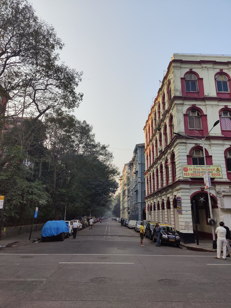 chauchaubhath's tweet image. I walk the #Mumbai #street . 😍